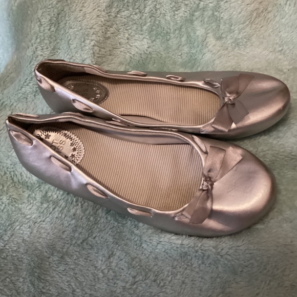Women’s HOT KISS Silver Bow Ballet Flats size 9W Midge - Picture 2 of 7